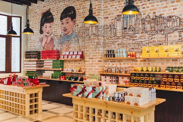 店内だけではなく、周辺にもお土産＆ショッピングスポットがたくさん！